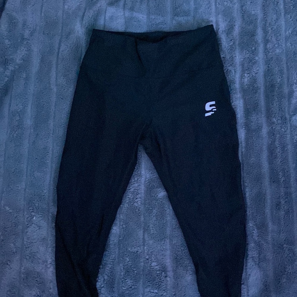 Skechers black capri leggings with mesh sides size S.